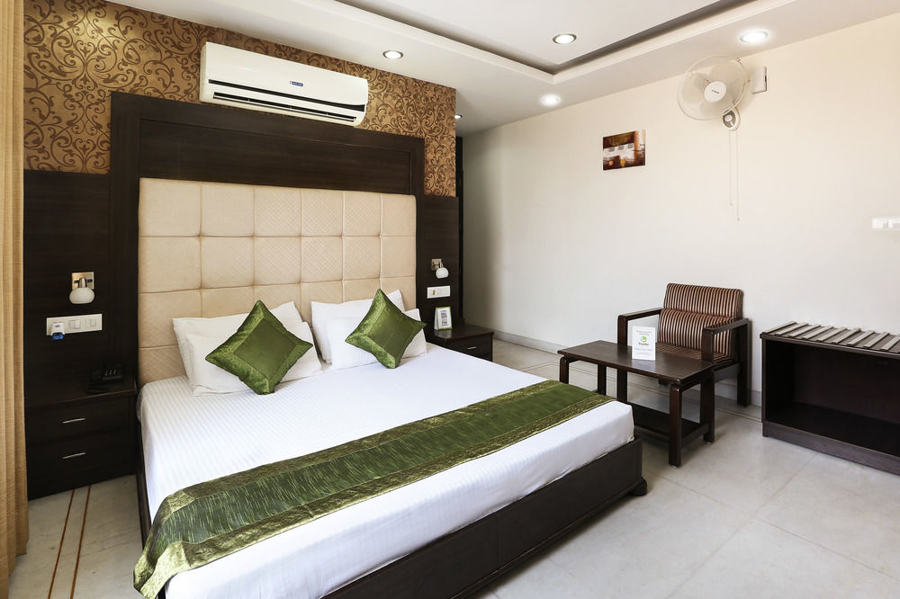 Hotel Saaket Residency ヴィシャーカパトナム エクステリア 写真