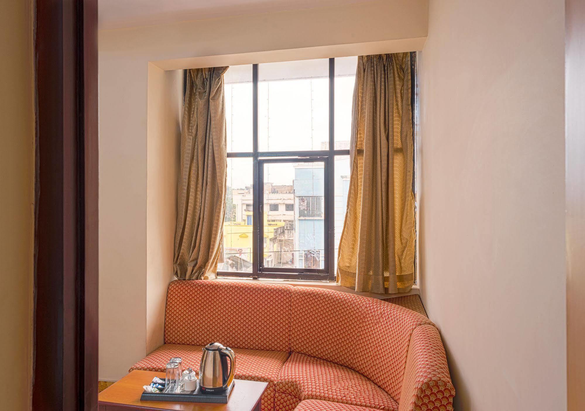 Hotel Saaket Residency ヴィシャーカパトナム エクステリア 写真