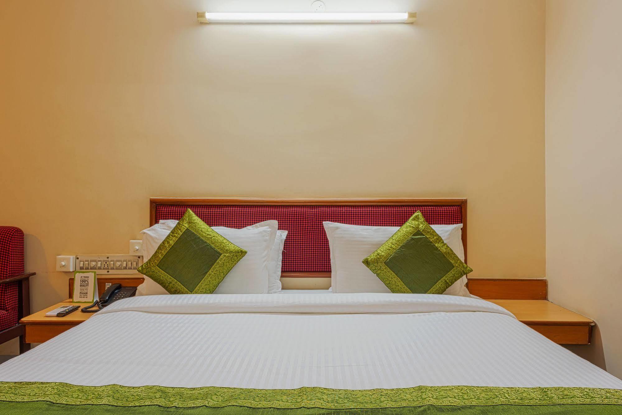 Hotel Saaket Residency ヴィシャーカパトナム エクステリア 写真