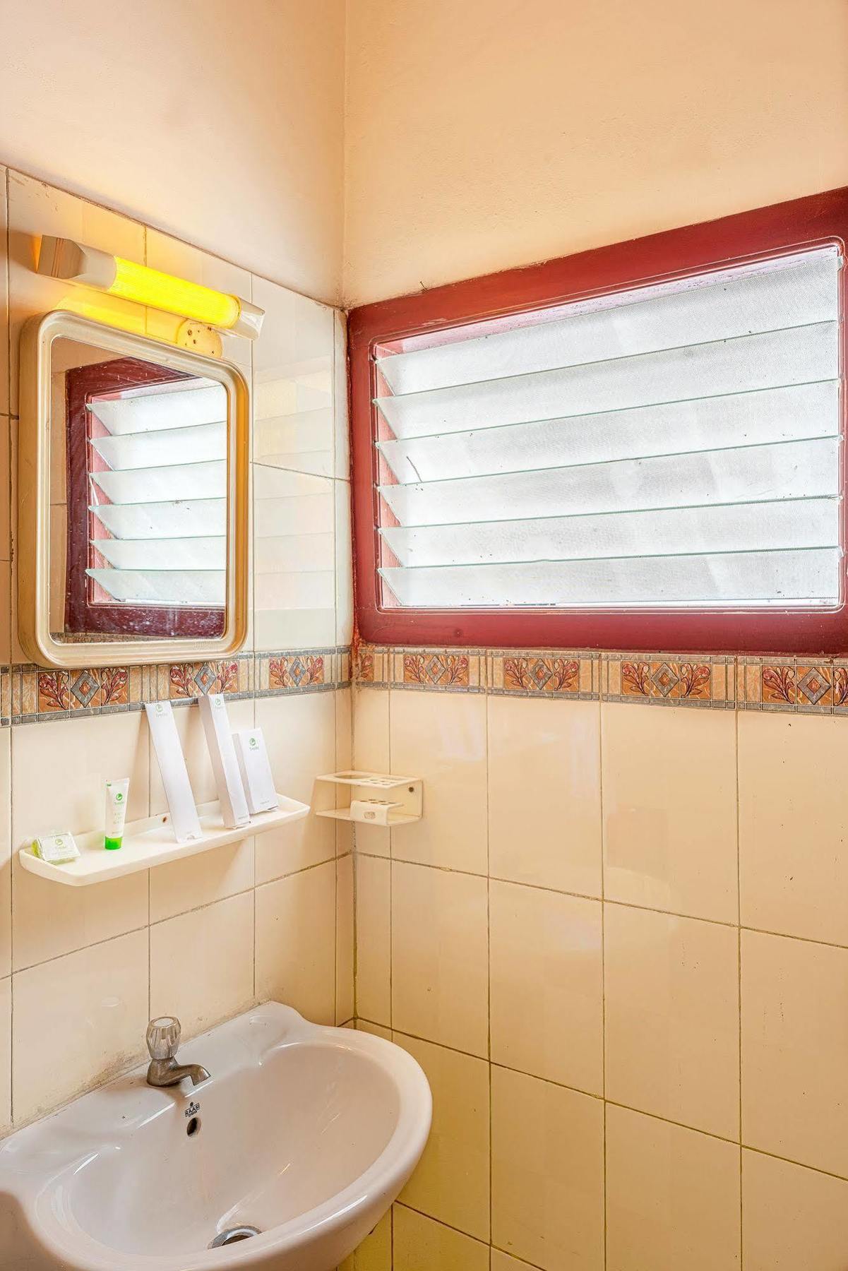 Hotel Saaket Residency ヴィシャーカパトナム エクステリア 写真