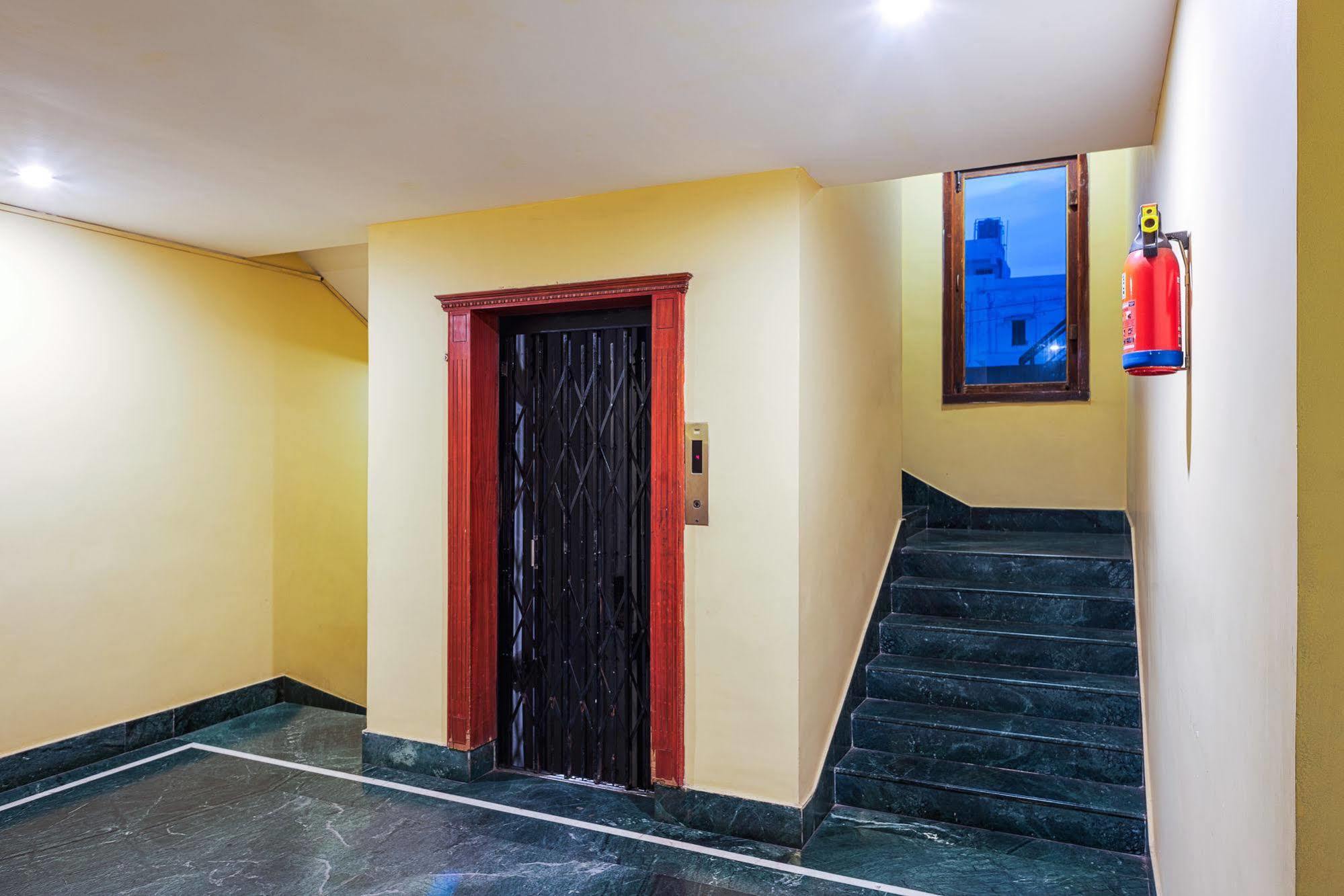 Hotel Saaket Residency ヴィシャーカパトナム エクステリア 写真