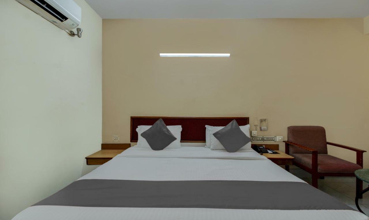Hotel Saaket Residency ヴィシャーカパトナム エクステリア 写真