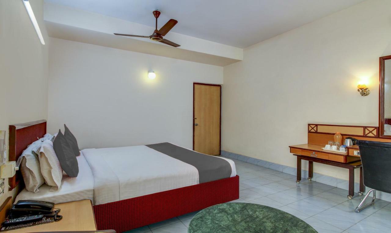 Hotel Saaket Residency ヴィシャーカパトナム エクステリア 写真