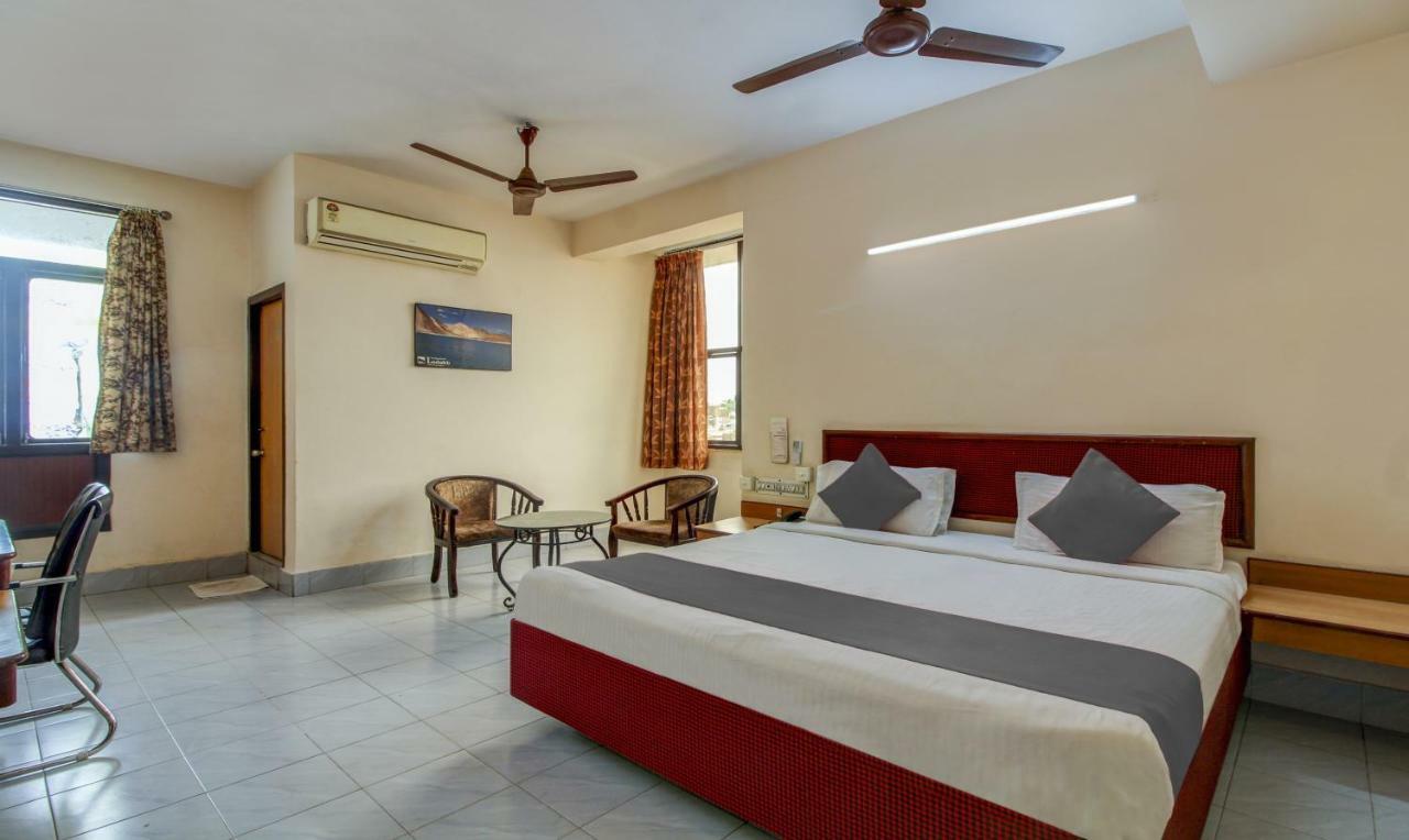 Hotel Saaket Residency ヴィシャーカパトナム エクステリア 写真